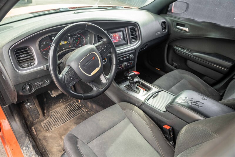 Used 2017 Dodge Charger SE w/ Blacktop Package RWD image 9