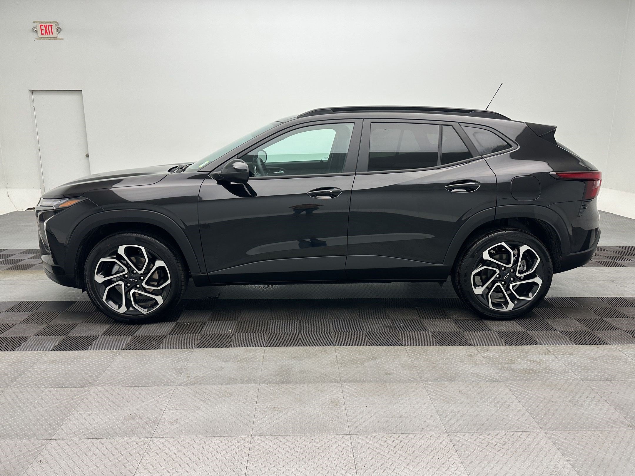 New 2026 Chevrolet Trax RS w/ Driver Confidence Package FWD image 2