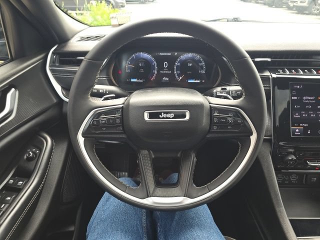 Certified 2024 Jeep Grand Cherokee Altitude AWD/4WD image 17