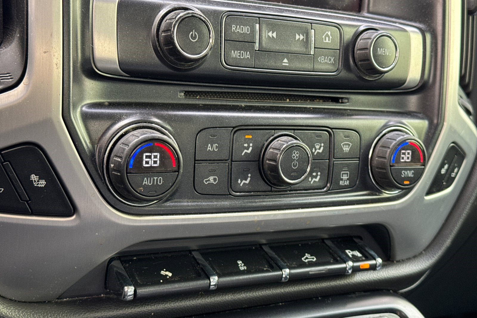 Used 2014 GMC Sierra 1500 SLT w/ SLT Crew Cab Value Package RWD image 17