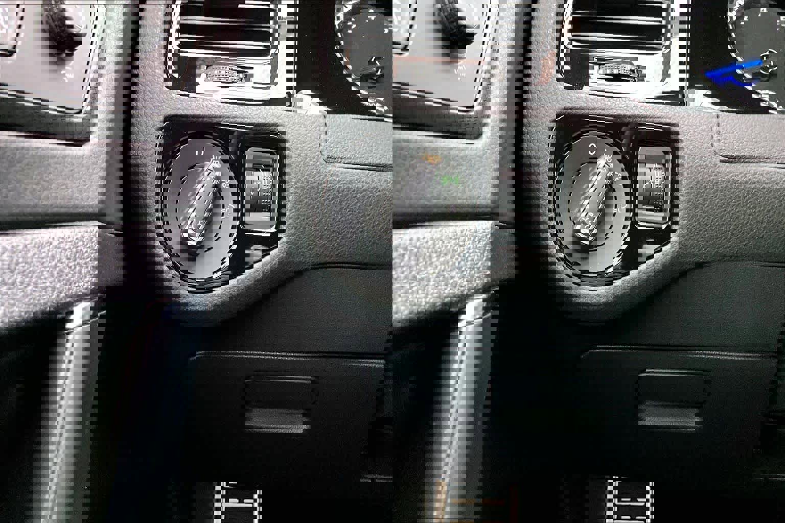 Used 2017 Volkswagen Golf R 4-Door image 35