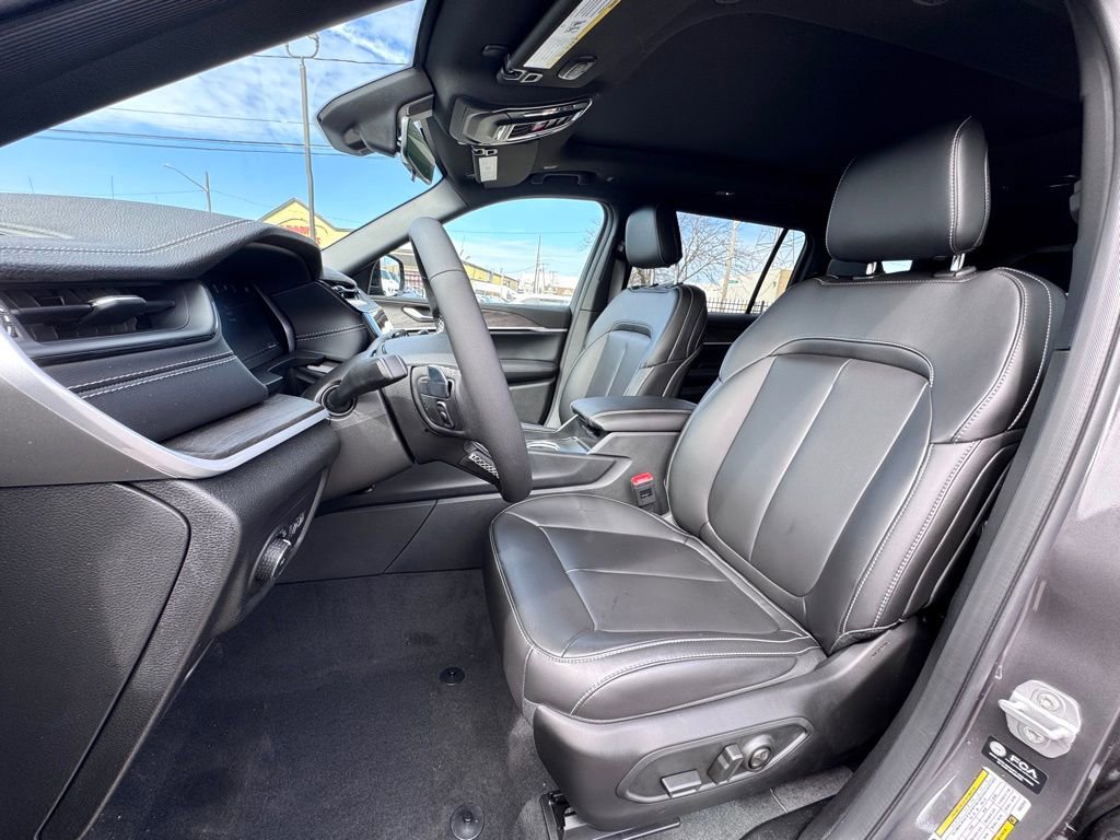 New 2026 Jeep Grand Cherokee L Limited w/ Limited Altitude Package AWD/4WD image 13