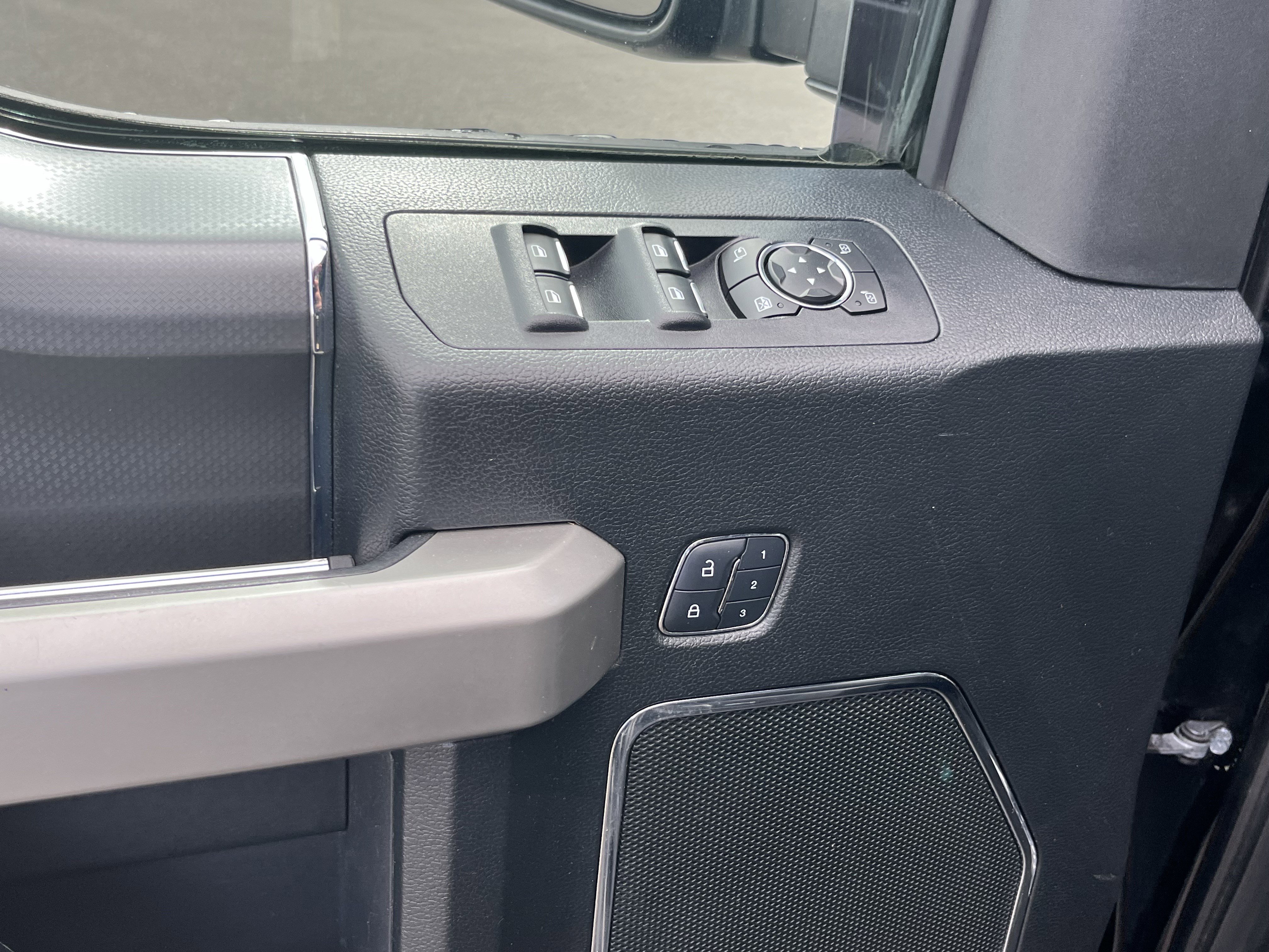 Used 2017 Ford F150 Lariat AWD/4WD image 16