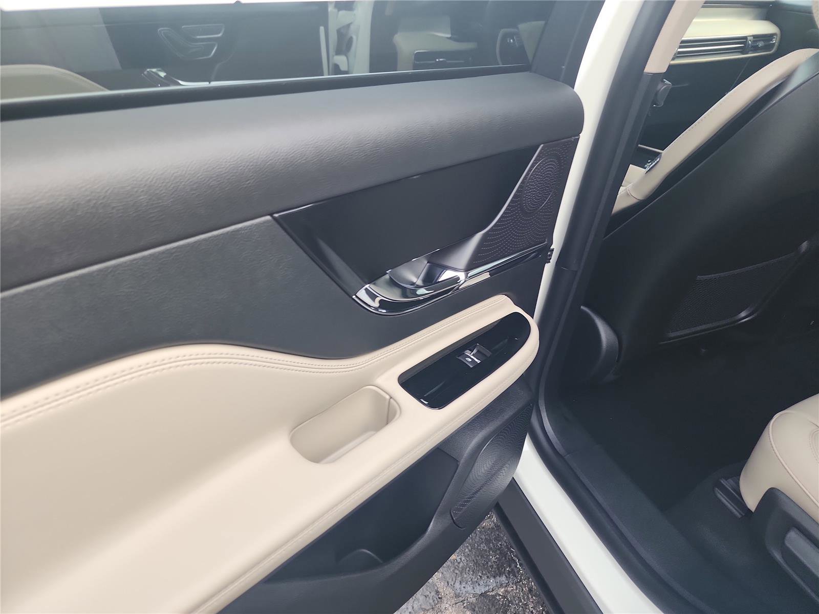 New 2026 Lincoln Corsair Premiere image 16