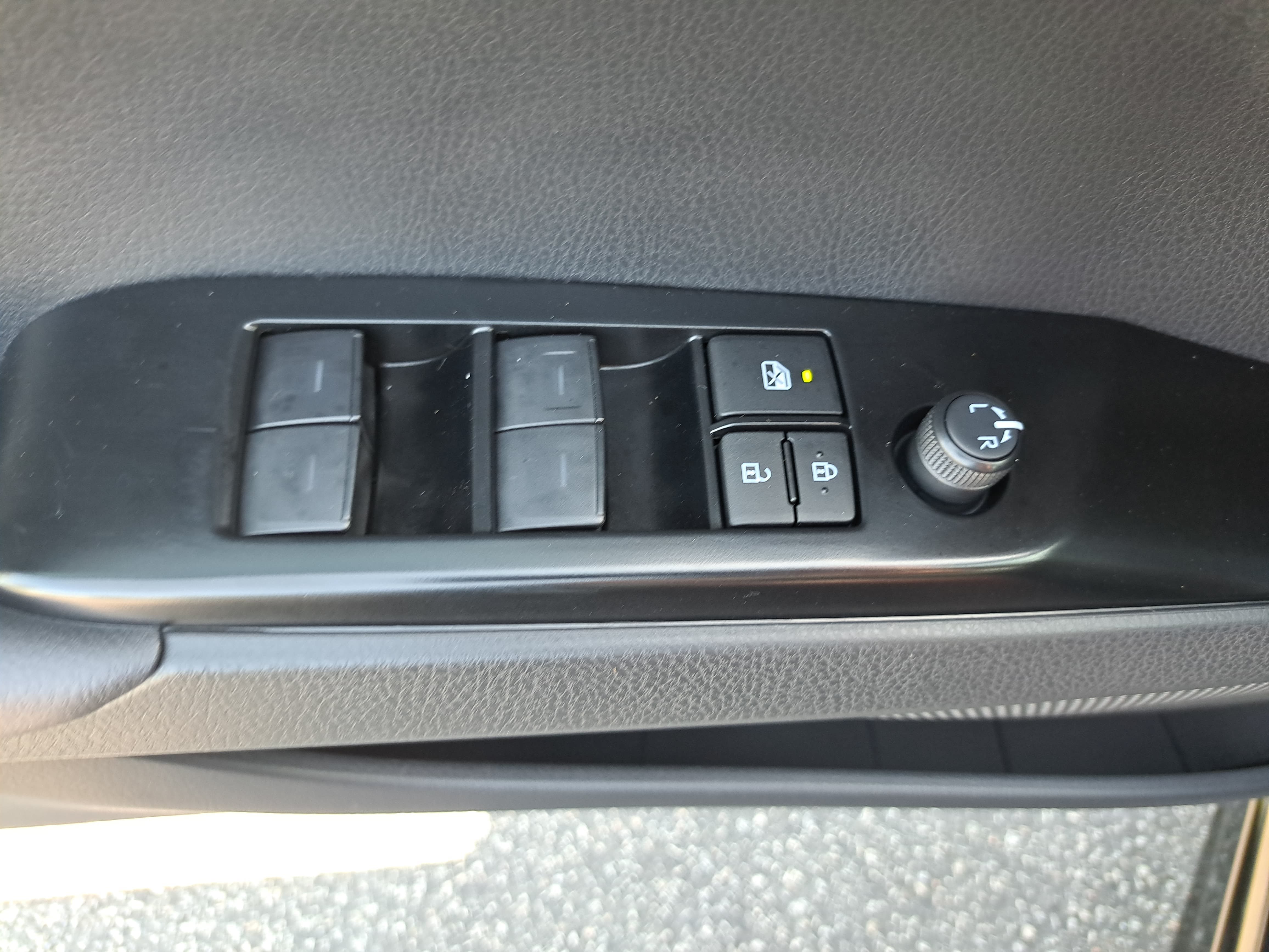 Used 2025 Toyota Camry SE w/ Convenience Package FWD image 25