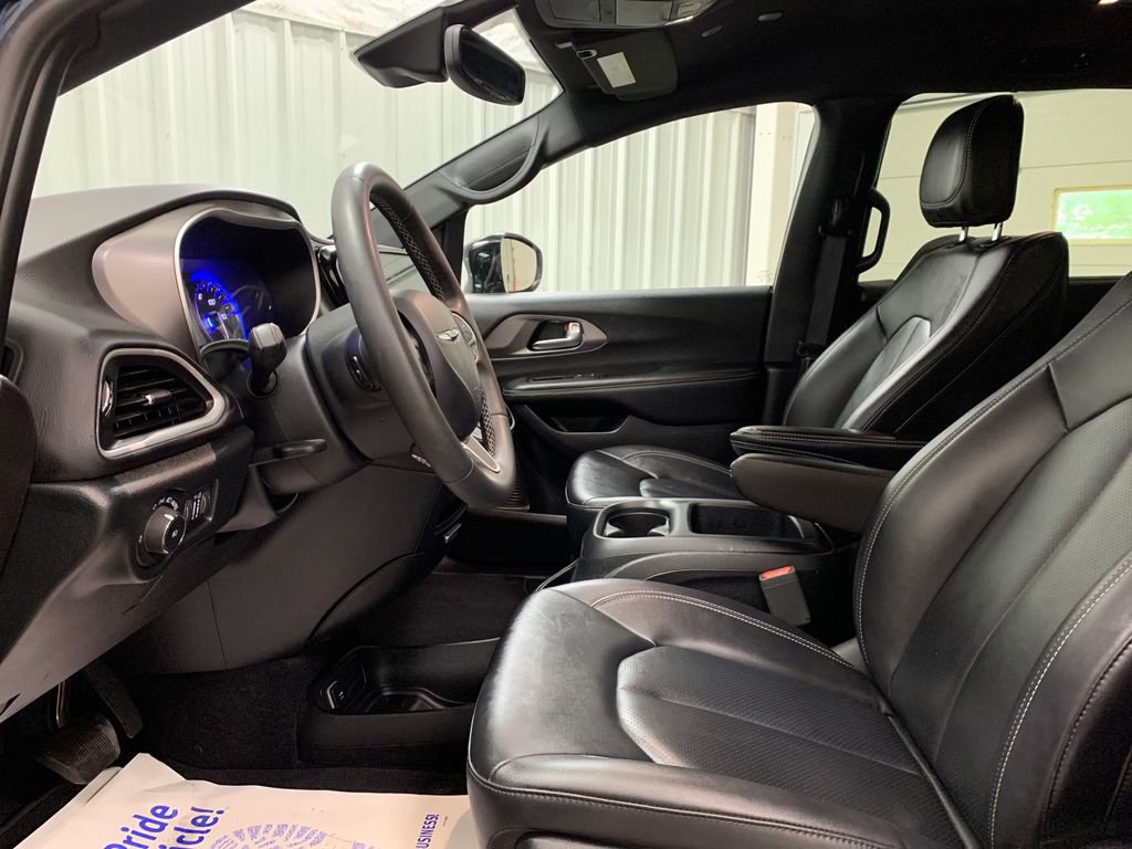 Used 2025 Chrysler Pacifica Select FWD image 15