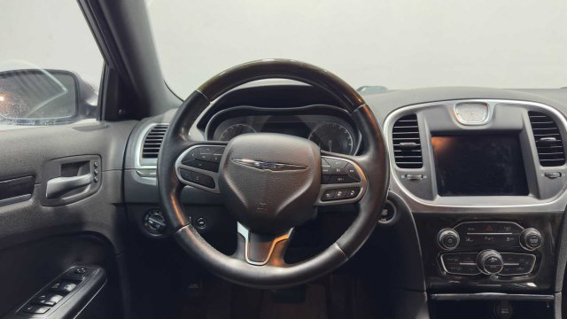 Used 2018 Chrysler 300 Limited w/ Safetytec Plus Group RWD image 21