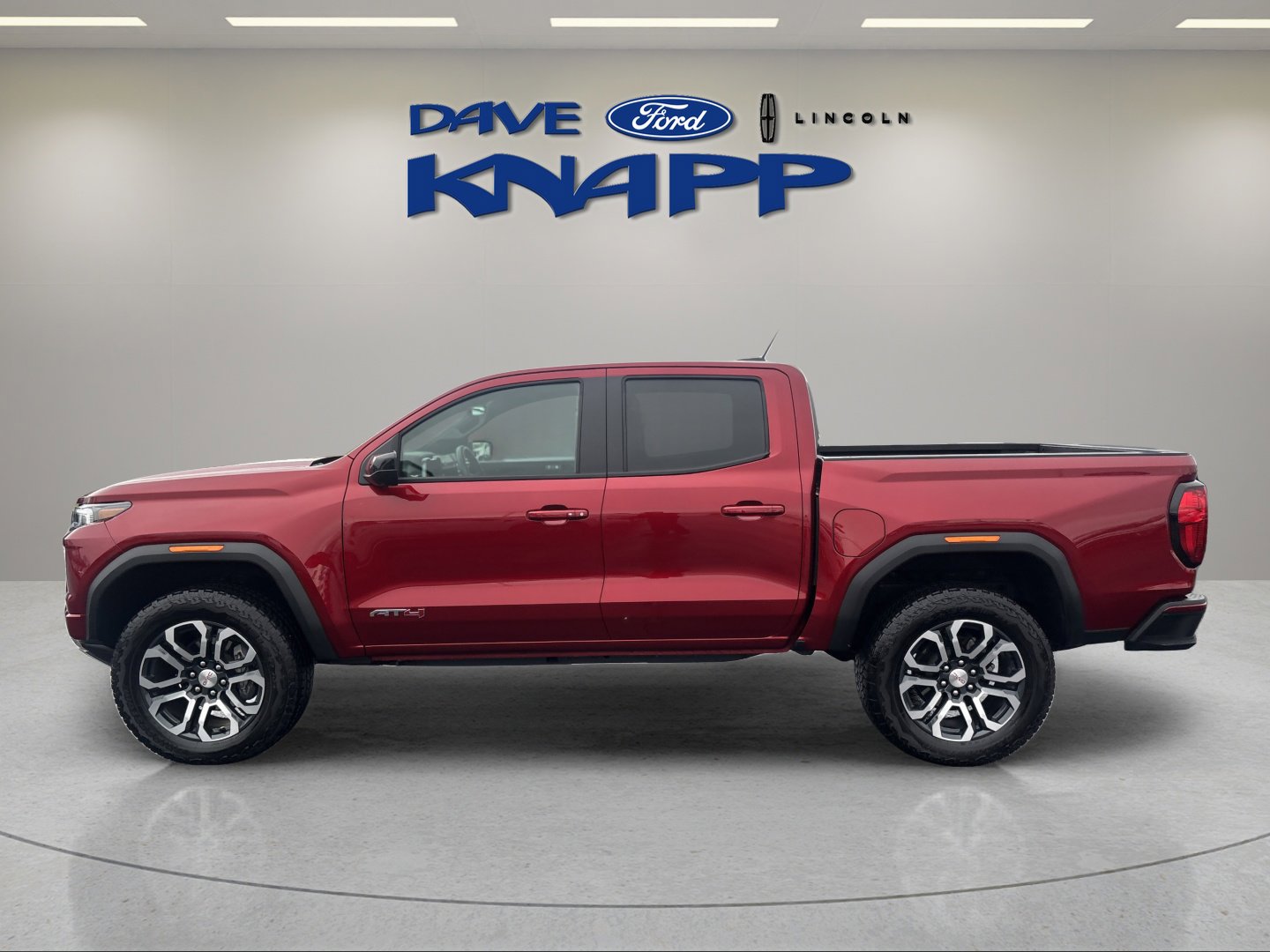 Used 2024 GMC Canyon AT4 w/ Technology Package image 5