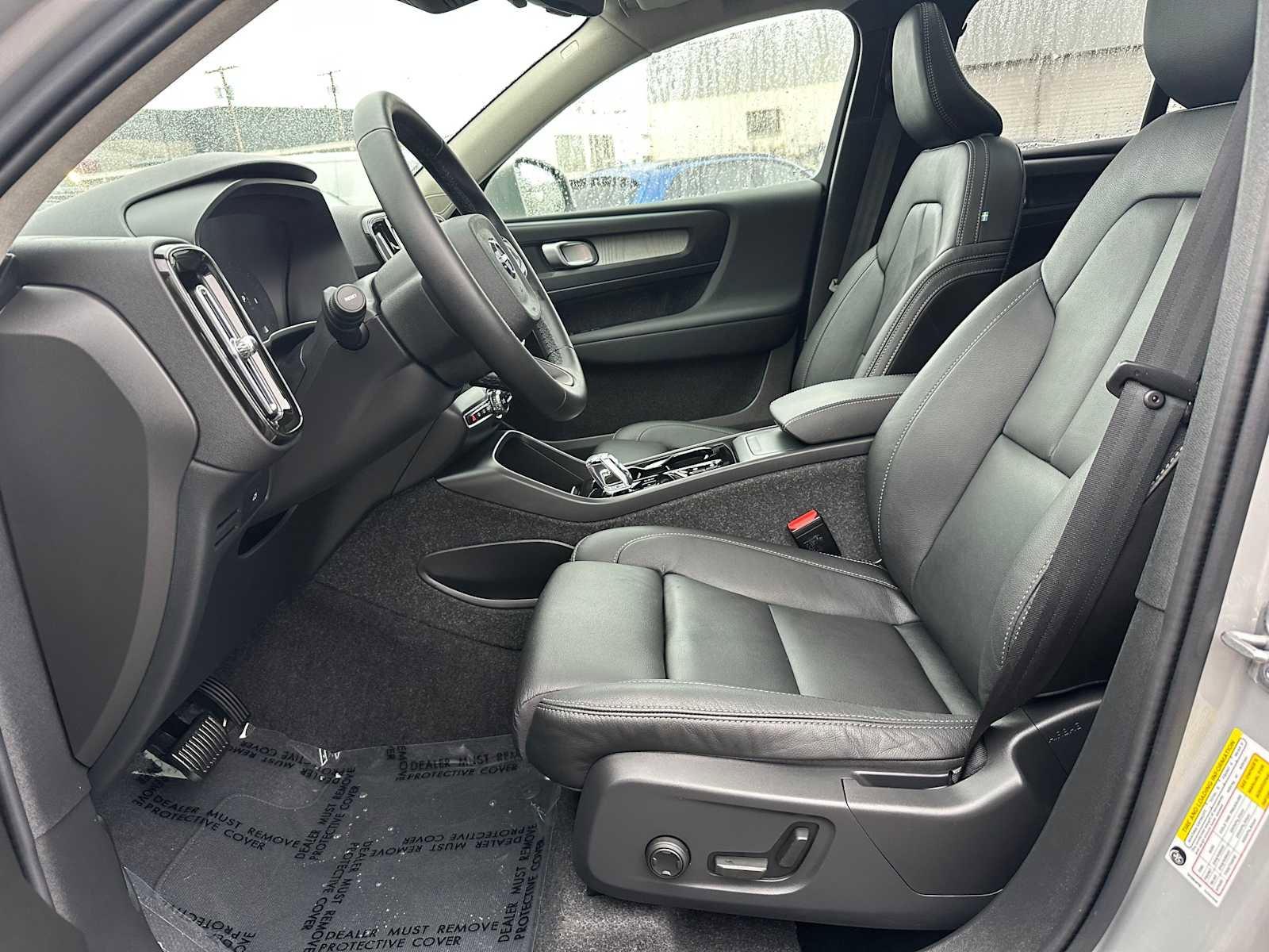 Used 2025 Volvo XC40 B5 Plus w/ Climate Package image 19