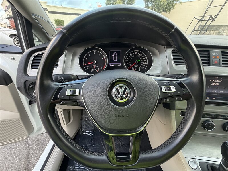 Used 2017 Volkswagen Golf SE FWD image 28
