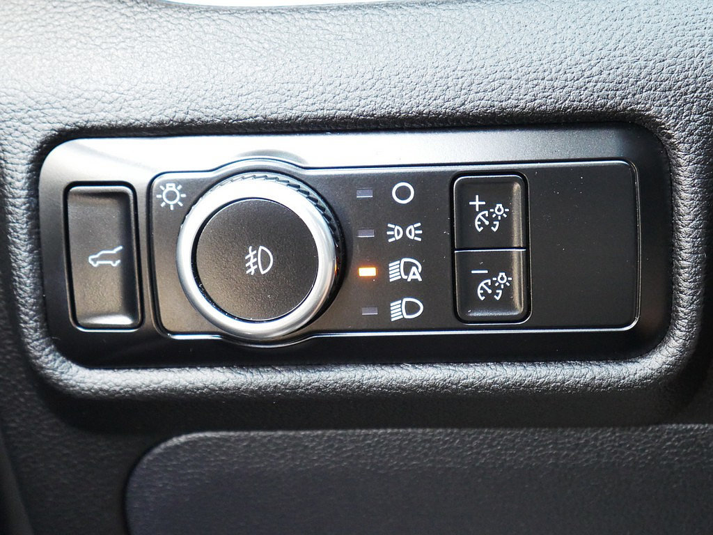 Used 2023 Ford Explorer XLT w/ Equipment Group 202A AWD/4WD image 29