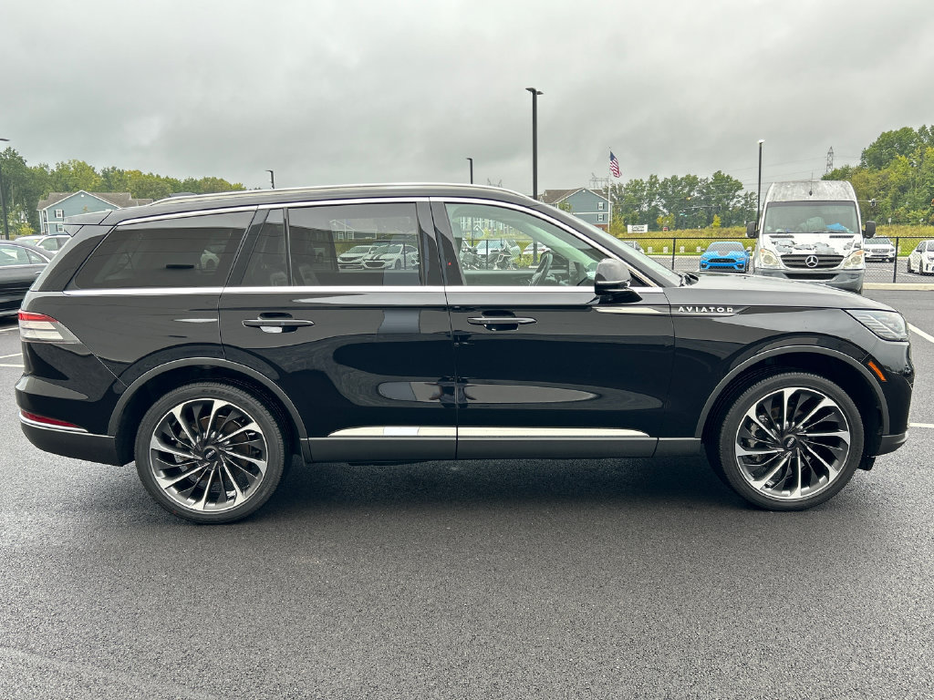 Used 2025 Lincoln Aviator Reserve w/ Illumination Package AWD/4WD image 9