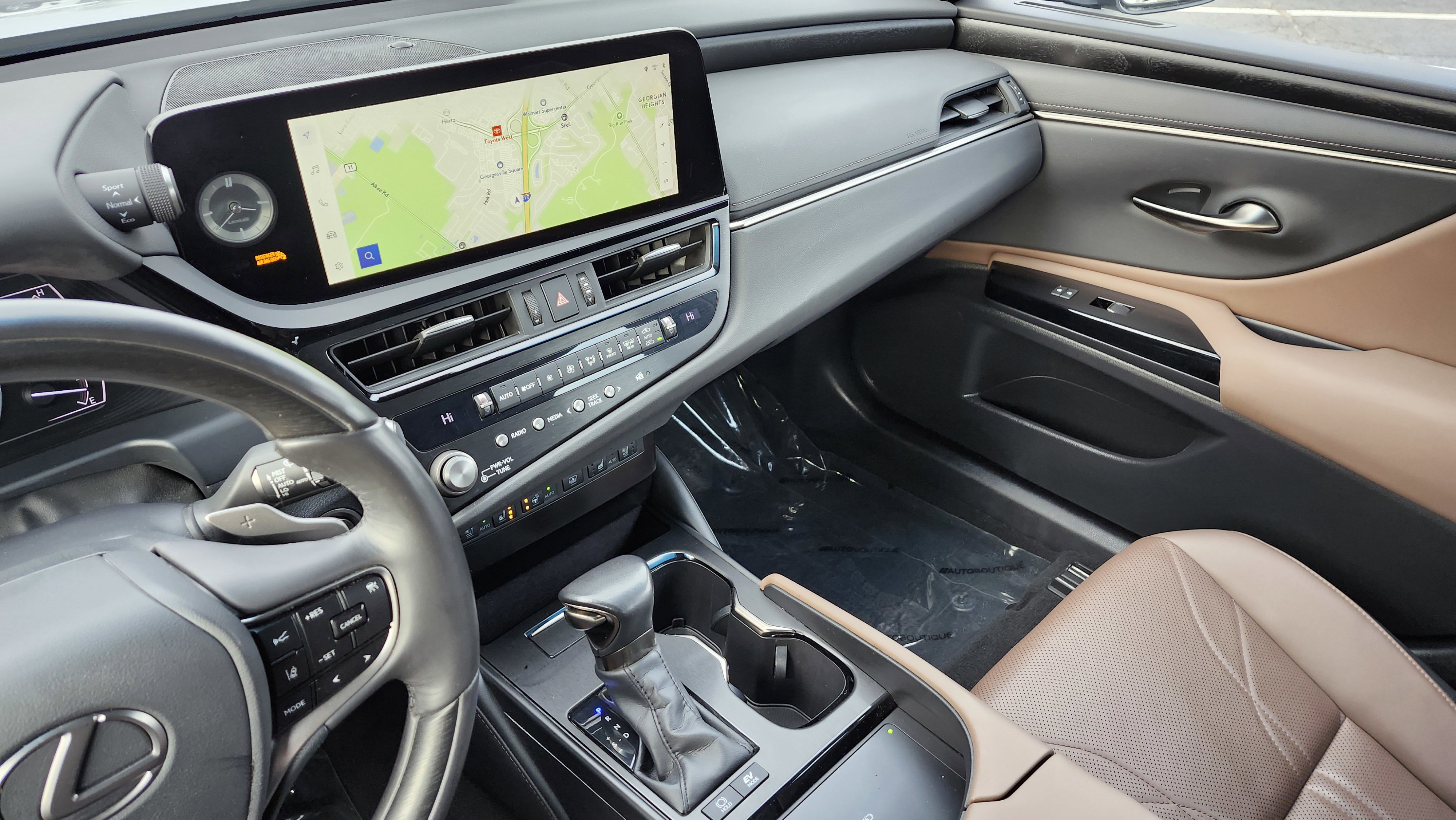 Used 2023 Lexus ES 300h w/ Luxury Package image 34