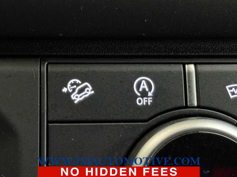 Used 2025 Land Rover Defender 110 S AWD/4WD image 32