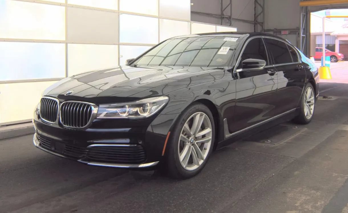 Used 2019 BMW 750i xDrive w/ Luxury Rear Seating Package AWD/4WD image 1