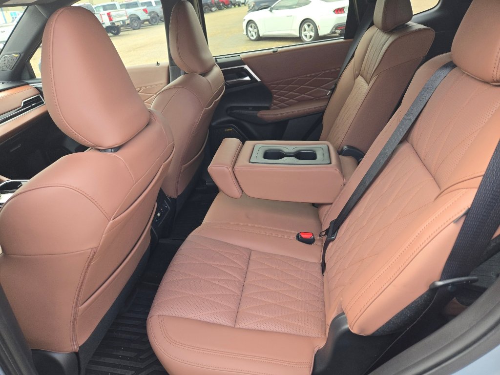 Used 2025 Mitsubishi Outlander SEL image 16