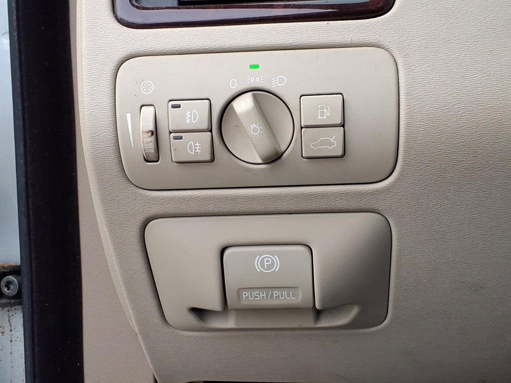 Used 2008 Volvo XC70 3.2 image 22