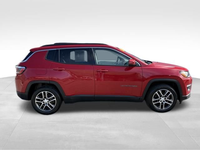 Used 2017 Jeep Compass Latitude w/ Popular Equipment Group image 9