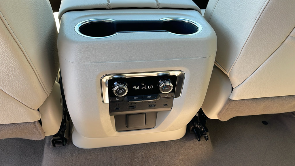 New 2026 GMC Yukon Denali w/ Denali Reserve Package AWD/4WD image 18