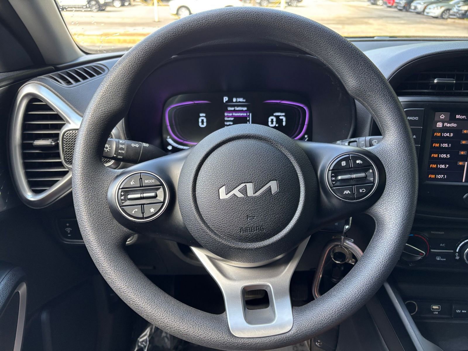 Used 2025 Kia Soul LX w/ LX Technology Package FWD image 34