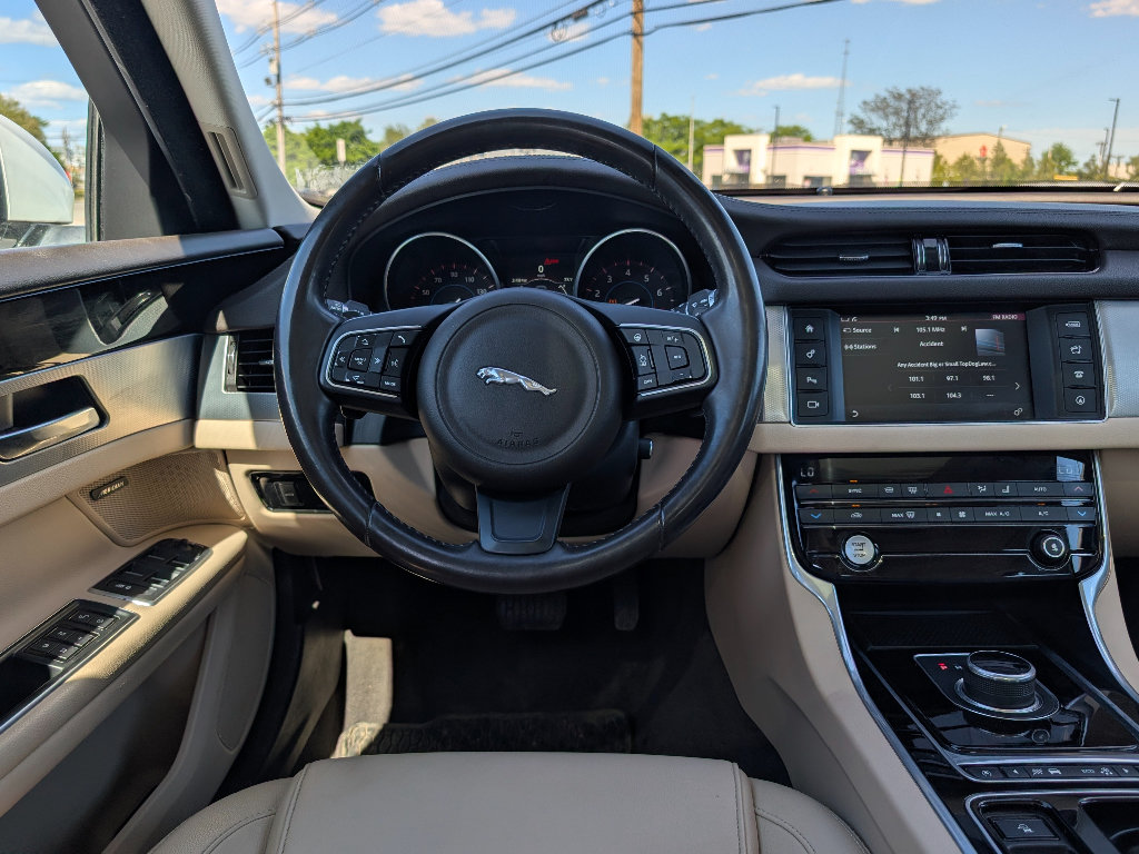 Used 2017 Jaguar XF Premium AWD/4WD image 29