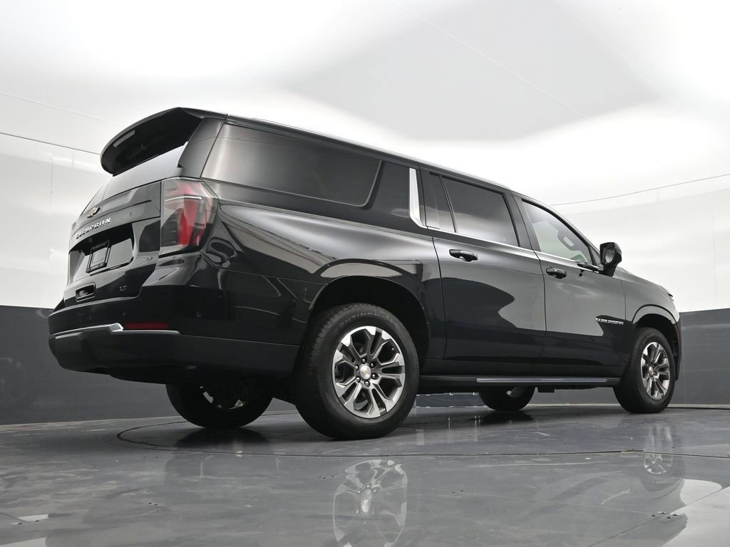 Used 2025 Chevrolet Suburban LT RWD image 29