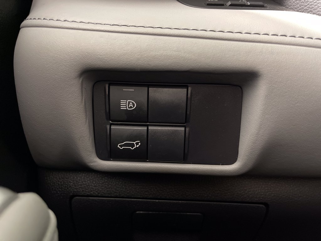 Used 2022 Toyota Highlander LE AWD/4WD image 28