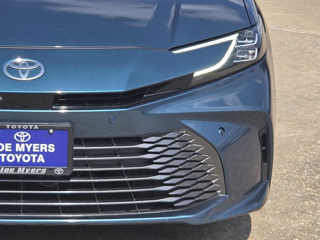 Used 2025 Toyota Camry XLE w/ Premium Plus Package FWD image 4