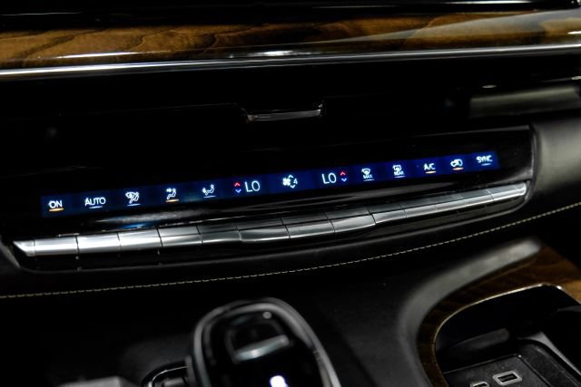 Used 2022 Cadillac Escalade ESV Sport Platinum w/ Heavy-Duty Trailer Package AWD/4WD image 39