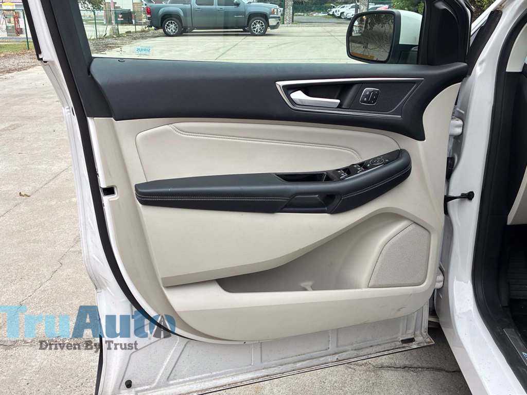 Used 2018 Ford Edge Titanium w/ Equipment Group 301A FWD image 20