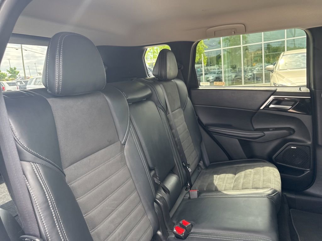 Used 2025 Mitsubishi Outlander SE FWD image 26