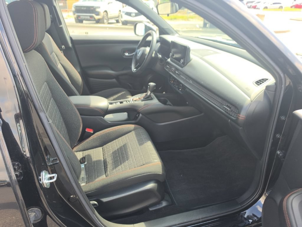 Certified 2025 Honda HR-V Sport image 32