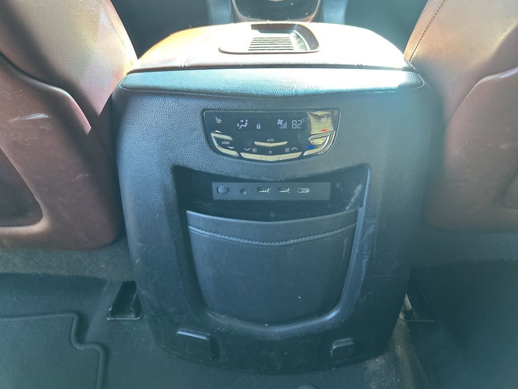 Used 2019 Cadillac Escalade ESV Premium Luxury image 35