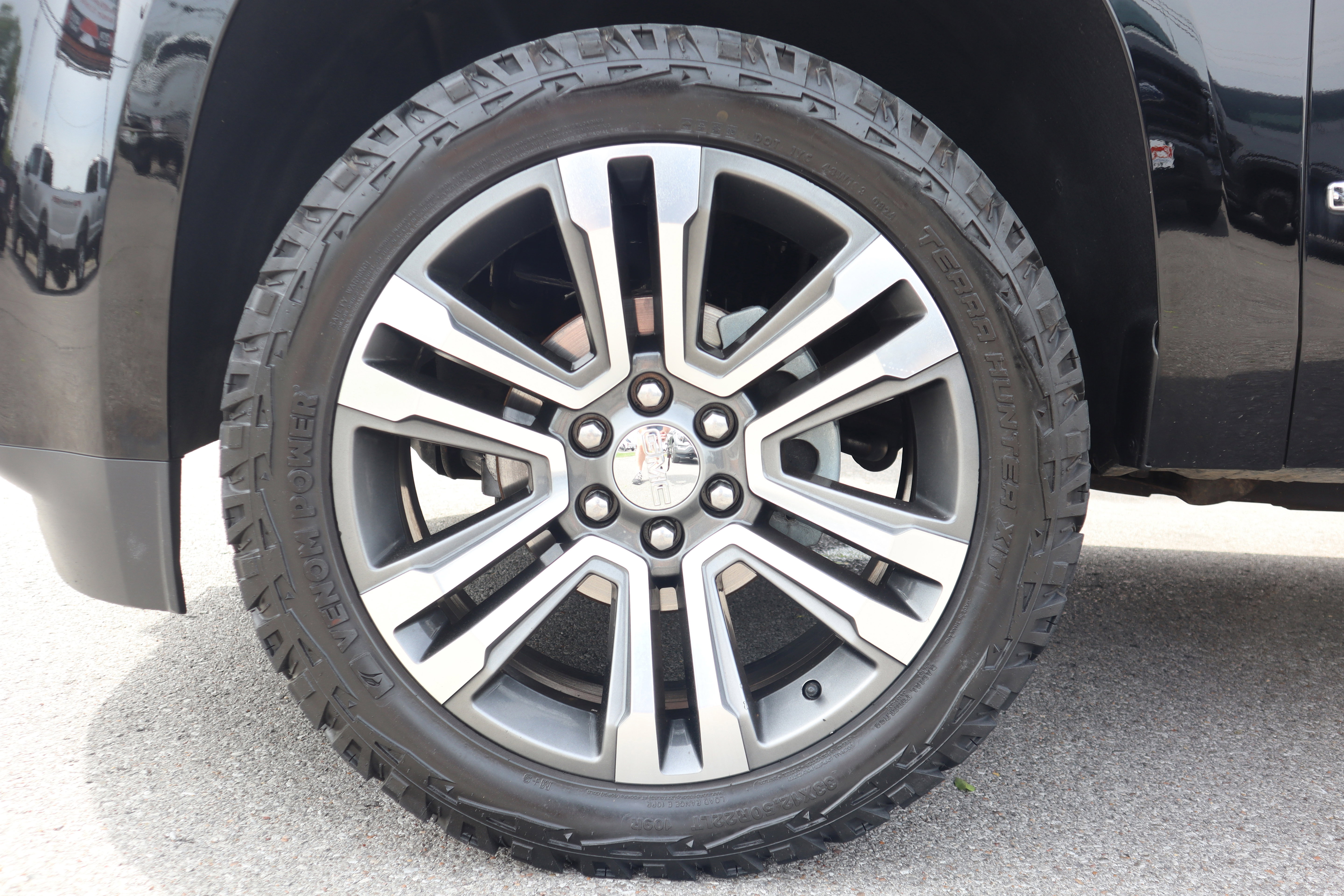Used 2018 GMC Yukon Denali w/ Open Road Package AWD/4WD image 11