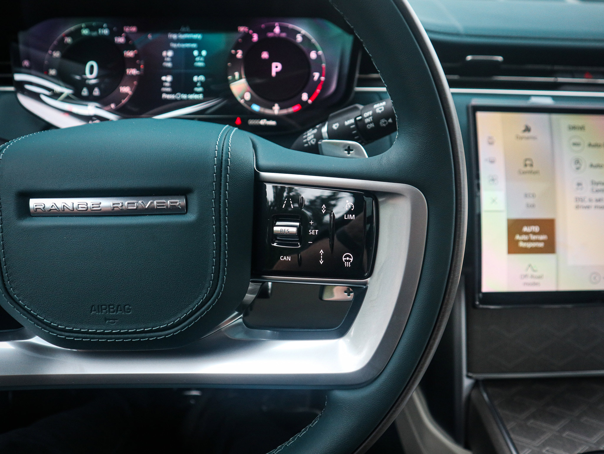 Used 2025 Land Rover Range Rover SV image 24