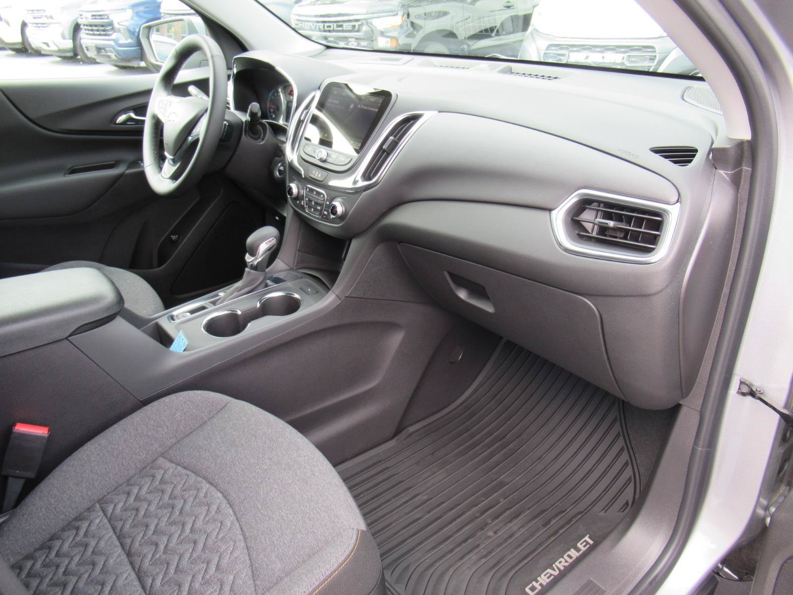 Used 2024 Chevrolet Equinox LT FWD image 12