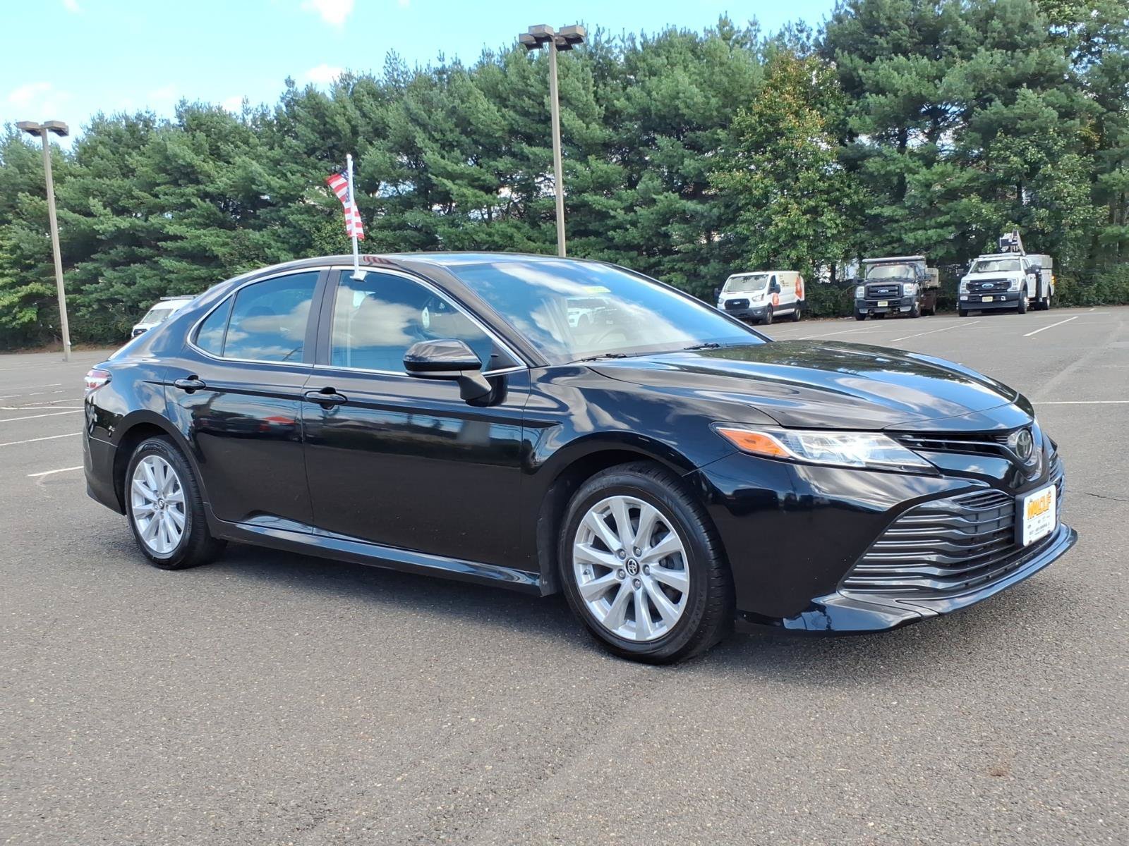 Used 2019 Toyota Camry LE FWD image 1