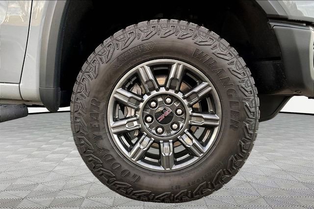 Used 2023 Chevrolet Suburban Premier image 22