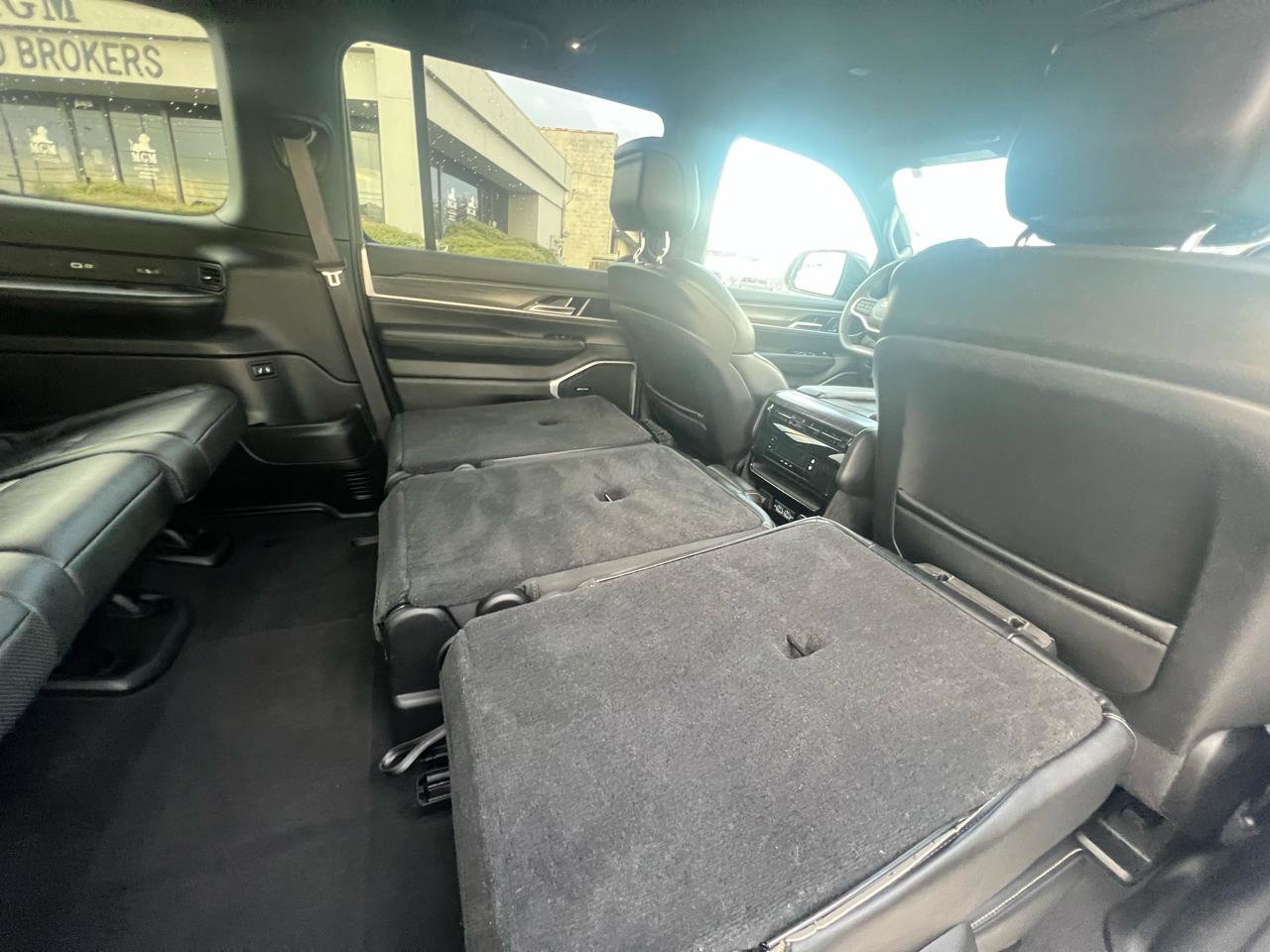 Used 2024 Jeep Wagoneer L Series II image 40