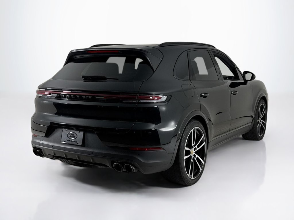 Used 2024 Porsche Cayenne AWD/4WD image 5