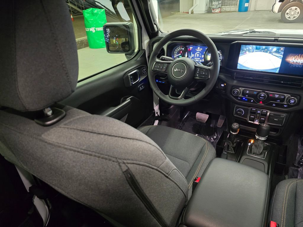 Used 2025 Jeep Wrangler Sport S image 38