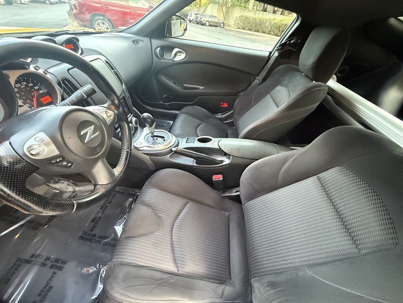 Used 2017 Nissan 370Z Coupe RWD image 13