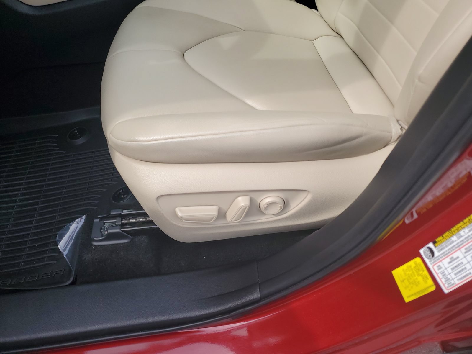 Certified 2024 Toyota Highlander XLE AWD/4WD image 19