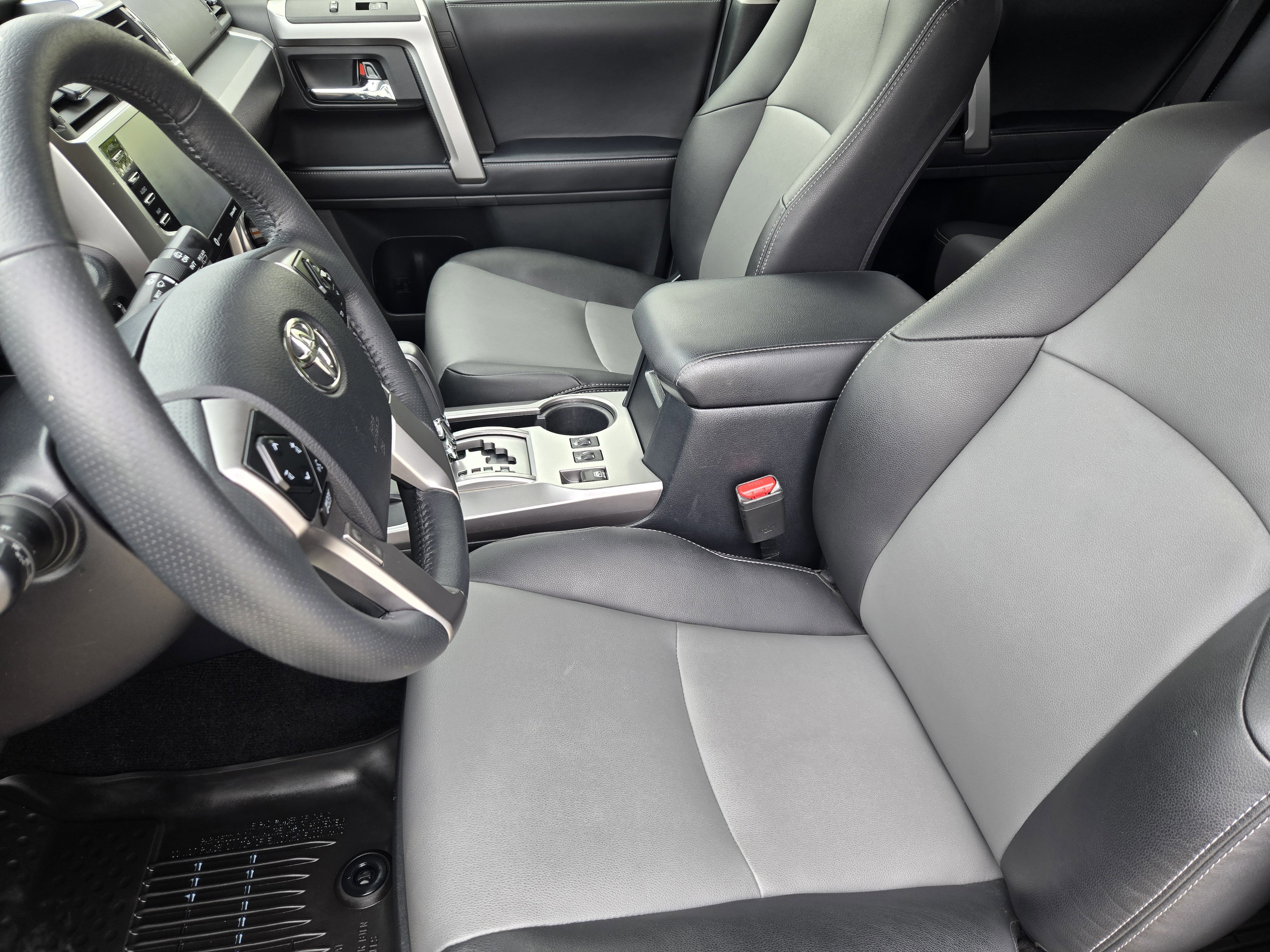 Used 2022 Toyota 4Runner SR5 Premium w/ Moonroof Package AWD/4WD image 10