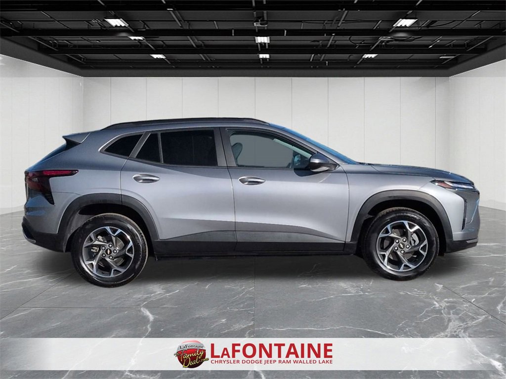 Used 2024 Chevrolet Trax LT w/ Driver Confidence Package image 9