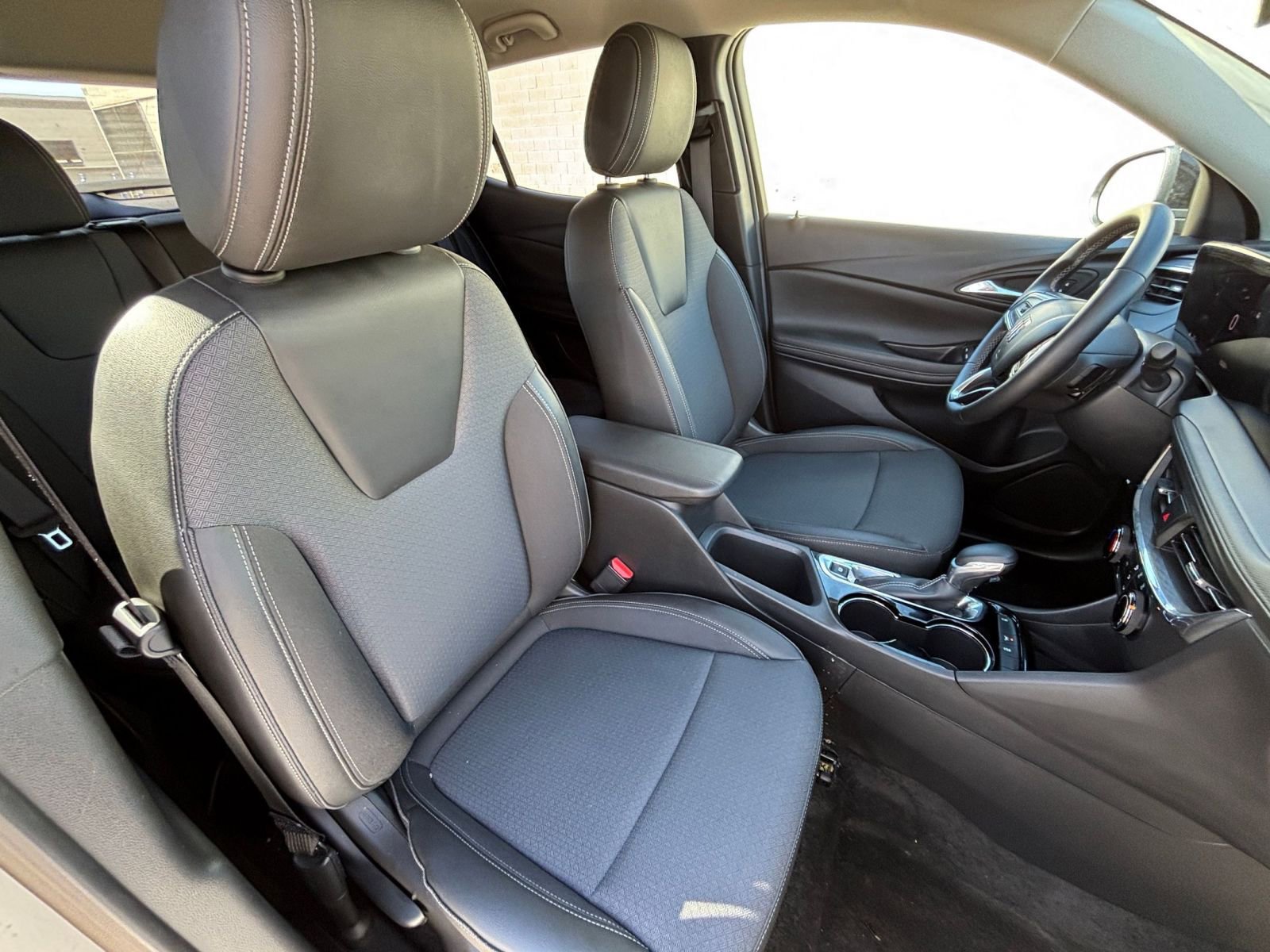 Used 2025 Buick Encore GX Preferred image 36