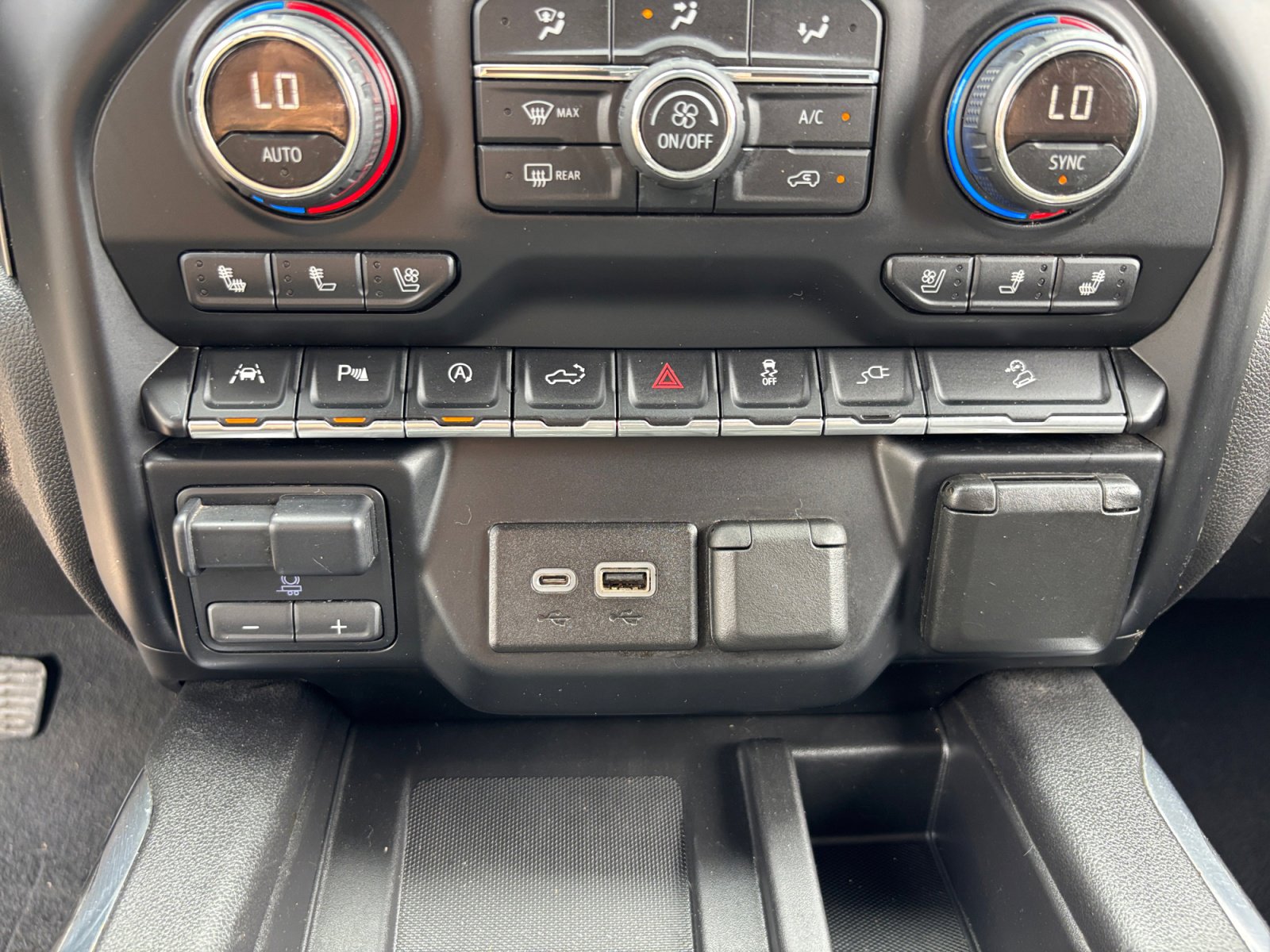 Used 2019 Chevrolet Silverado 1500 LTZ w/ LTZ Texas Edition AWD/4WD image 29