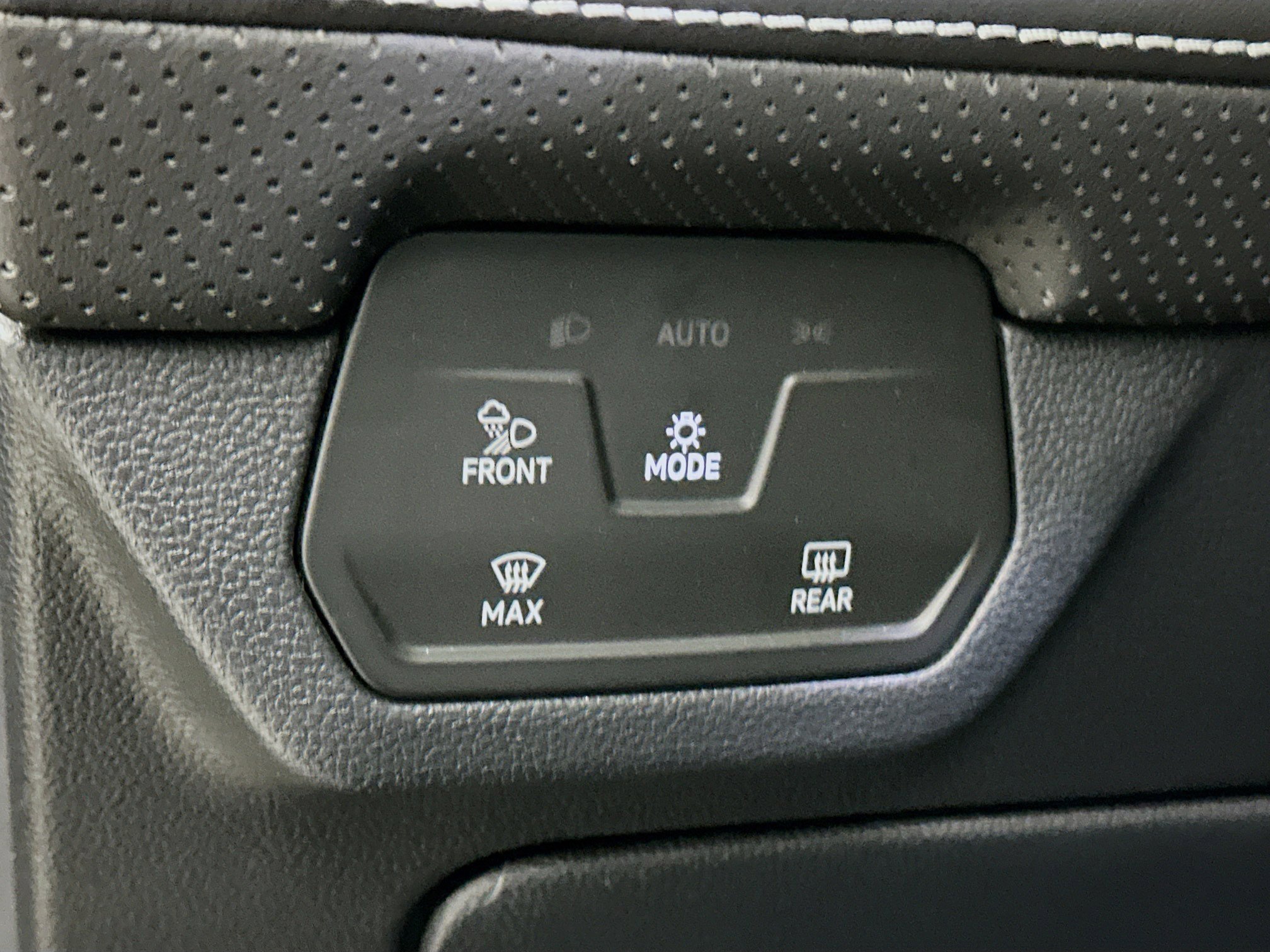 Used 2025 Volkswagen Atlas SE image 17