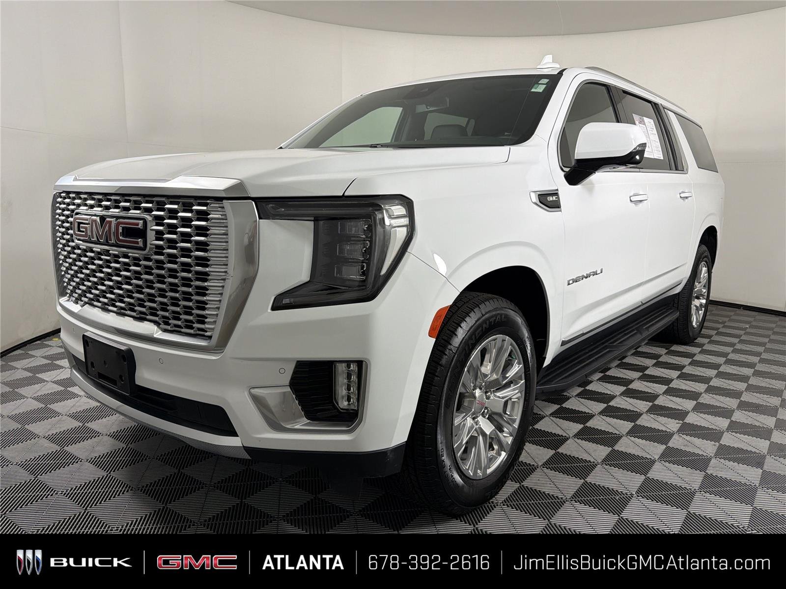 Used 2024 GMC Yukon XL Denali RWD image 3