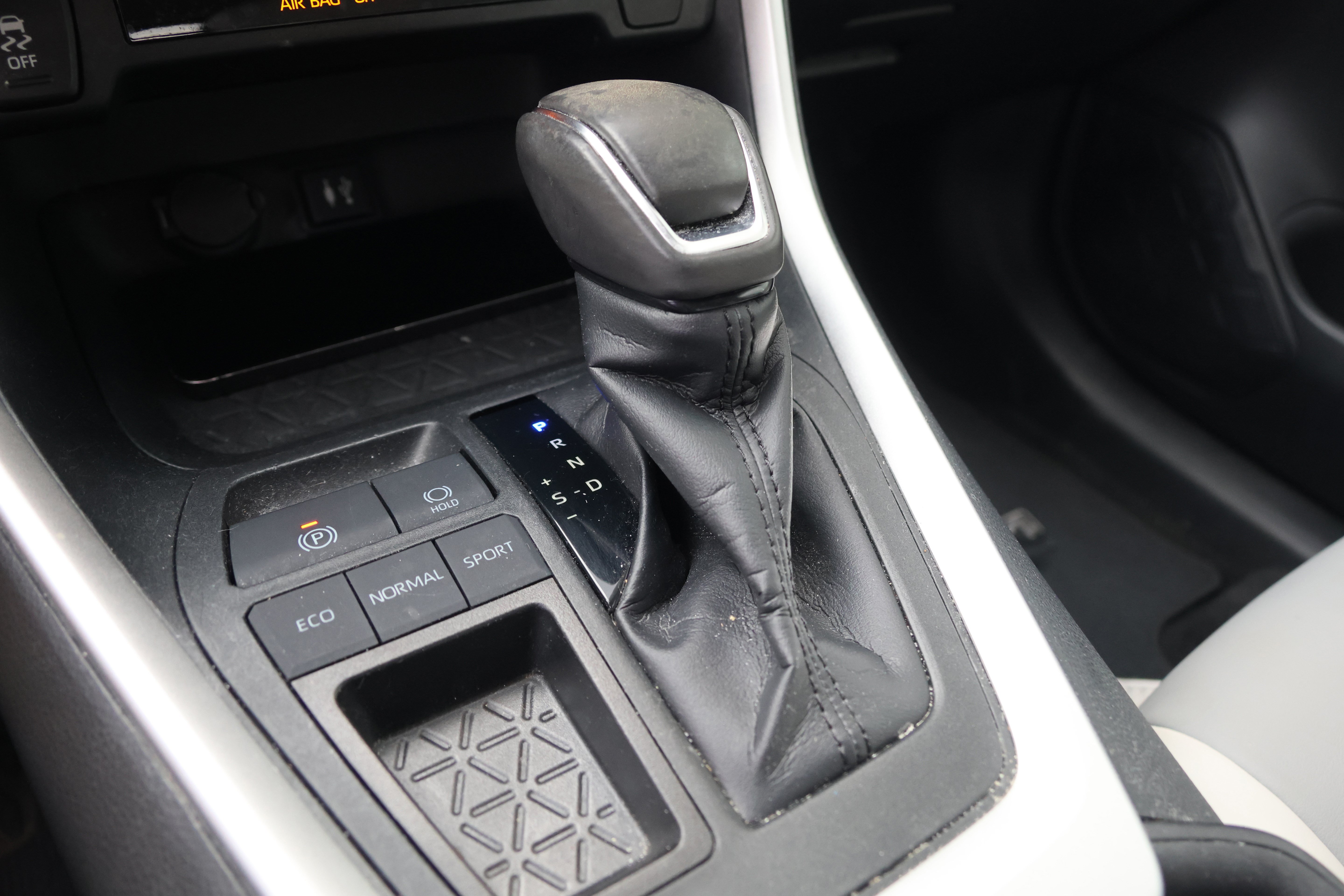Used 2019 Toyota RAV4 XLE Premium FWD image 27